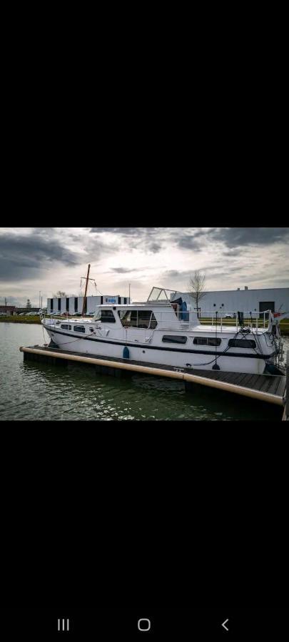 Botel Nuit Sur L'eau A Bord De L'ideaal